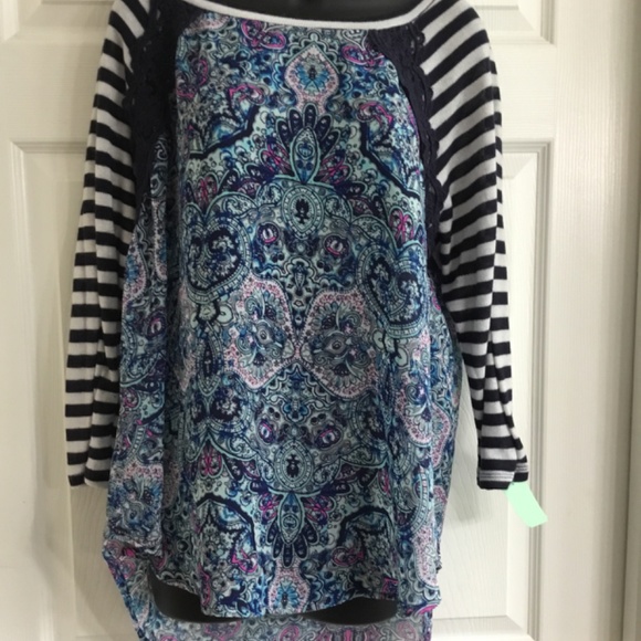 Love, Fire Multi Fabric Hi-Low Spring Top - Picture 3 of 10